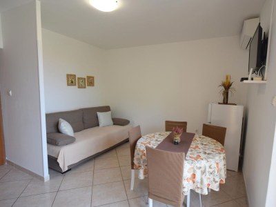 Apartment One bedroom apartment with balcony and sea view Malinska, Krk A-19381-a - Outdoor photo 9