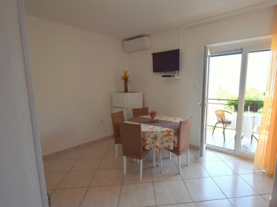 Apartment One bedroom apartment with balcony and sea view Malinska, Krk A-19381-a - Outdoor photo 10