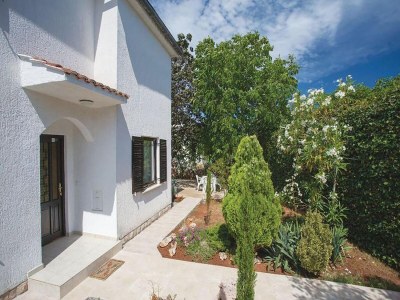 Apartment Comfortable and spacious apartment with terrace and sea view Pinezići, Krk A-18967-a - Outdoor photo 7