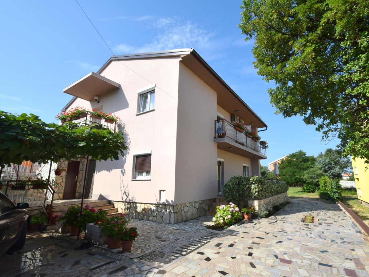 Apartment One bedroom apartment with terrace Malinska, Krk A-19381-b