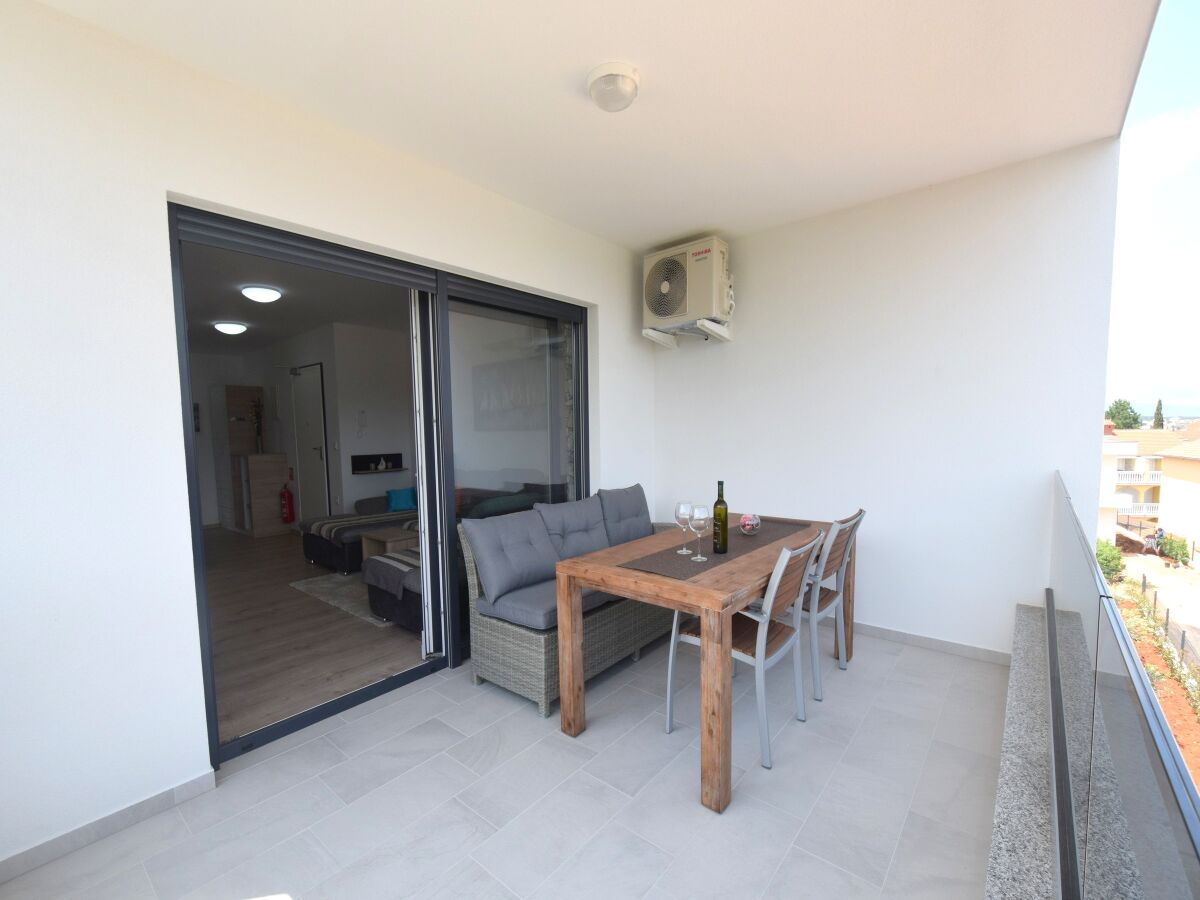 Apartment Two bedroom apartment with terrace and sea view Vantačići, Krk A-19387-b