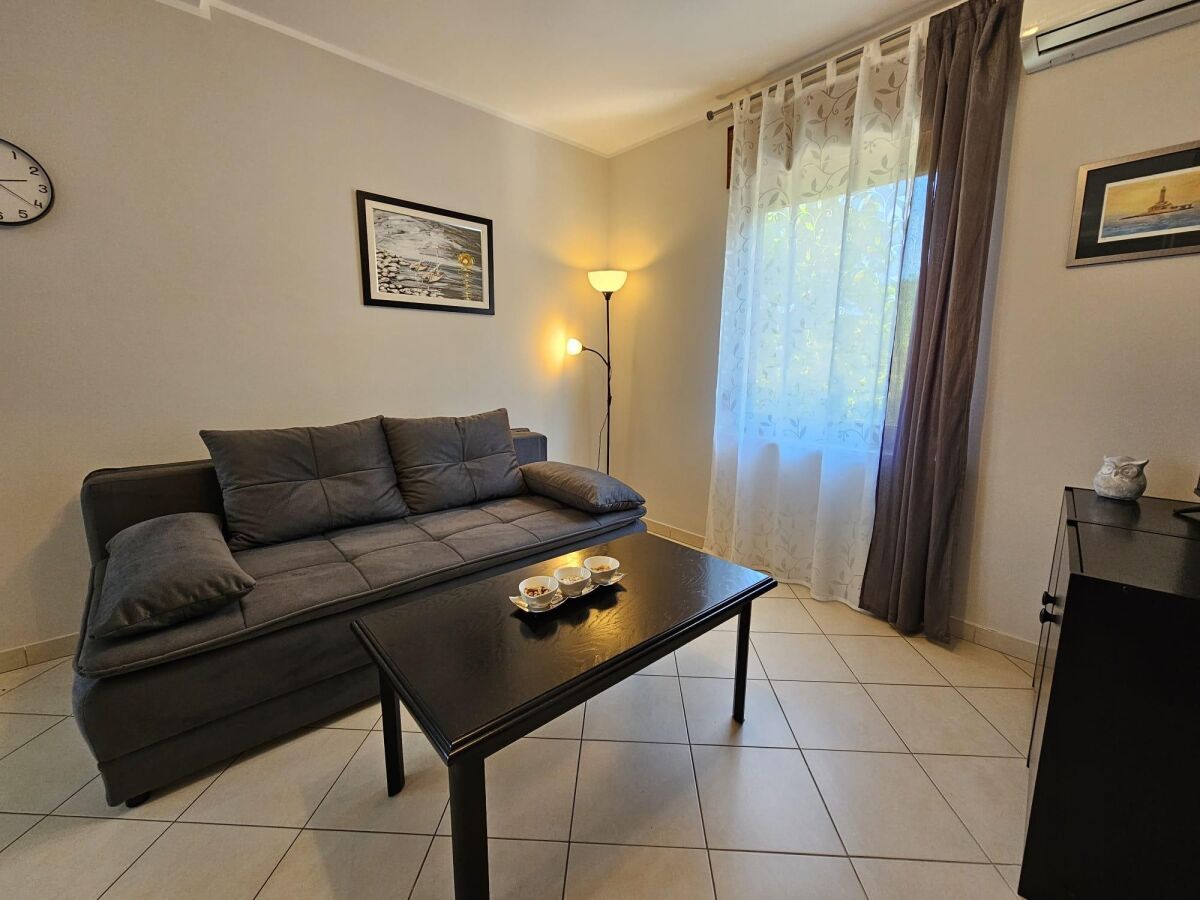 Apartment One bedroom apartment with balcony Malinska, Krk A-19389-d - Outdoor photo 4