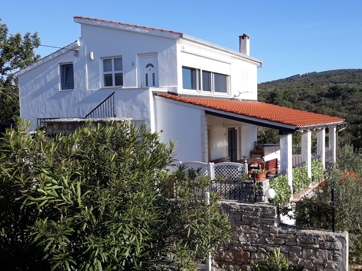 Apartment Two bedroom apartment with terrace and sea view Nečujam, Šolta A-18993-b - Outdoor photo 3