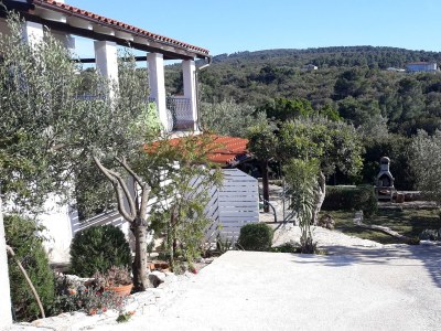 Apartment Two bedroom apartment with terrace and sea view Nečujam, Šolta A-18993-b - Outdoor photo 5