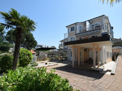 Apartment One bedroom apartment near beach Vantačići, Krk A-19406-a in Malinska - Apartment