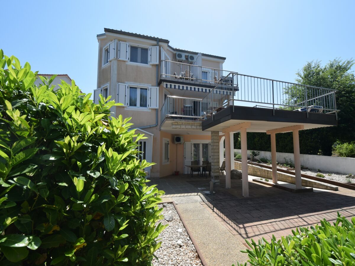 Apartment One bedroom apartment near beach Vantačići, Krk A-19406-b