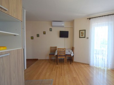 Apartment One bedroom apartment near beach Vantačići, Krk A-19406-b - Outdoor photo 9