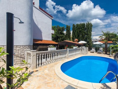 Apartment Studio flat with balcony and sea view Malinska, Krk AS-19408-a - Outdoor photo 3