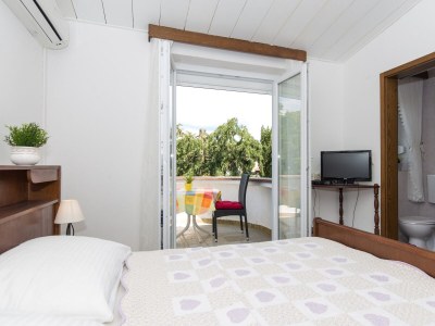 Apartment Studio flat with balcony and sea view Malinska, Krk AS-19408-a - Outdoor photo 15