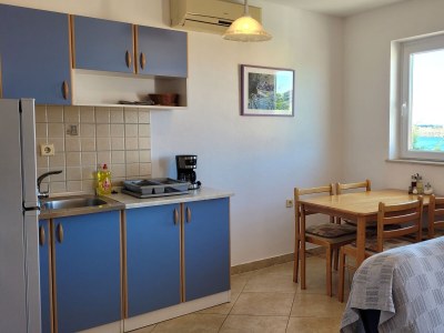 Apartment Two bedroom apartment with terrace and sea view Omišalj, Krk A-19410-a - Outdoor photo 8