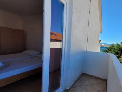 Apartment Two bedroom apartment with terrace and sea view Omišalj, Krk A-19410-a - Outdoor photo 19