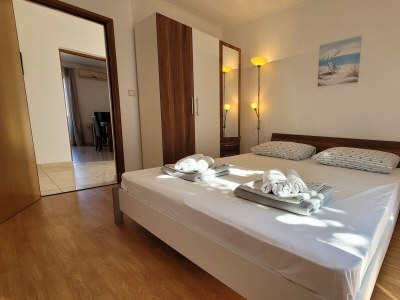 Apartment One bedroom apartment with balcony and sea view Omišalj, Krk A-19410-b - Outdoor photo 8