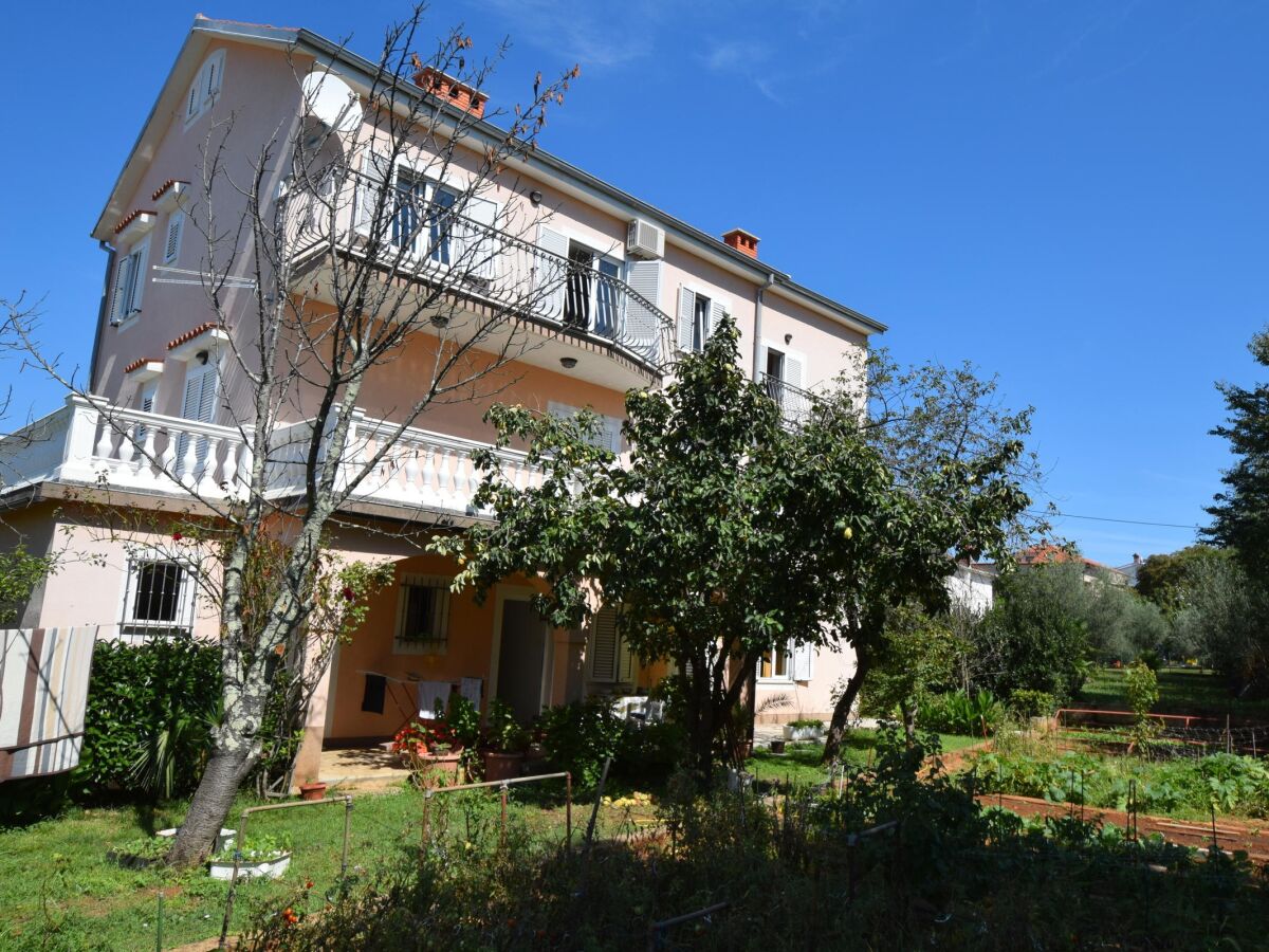 Apartment One bedroom apartment with terrace Njivice, Krk A-19411-a - Outdoor photo 2