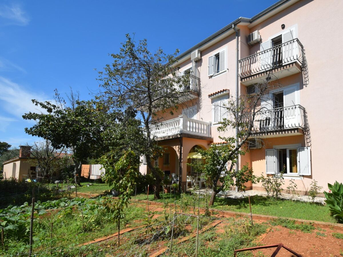 Apartment One bedroom apartment with terrace Njivice, Krk A-19411-a - Outdoor photo 3