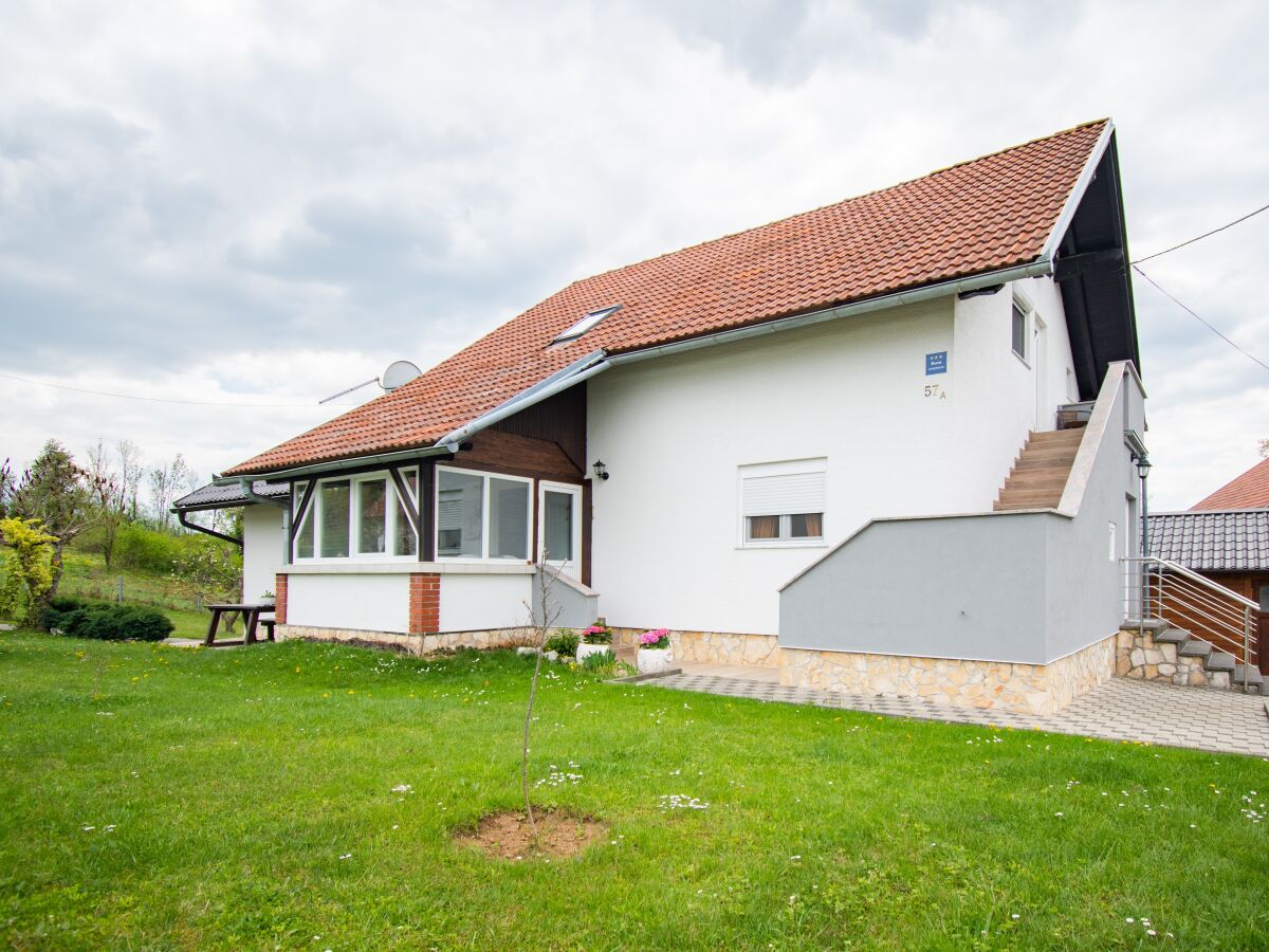 Apartment Two bedroom apartment with balcony Lipovača, Plitvice A-19450-a - Outdoor photo 2