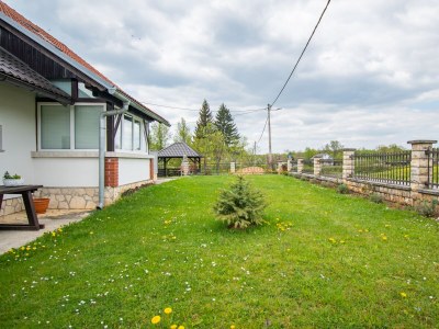 Apartment Two bedroom apartment with balcony Lipovača, Plitvice A-19450-a - Outdoor photo 12