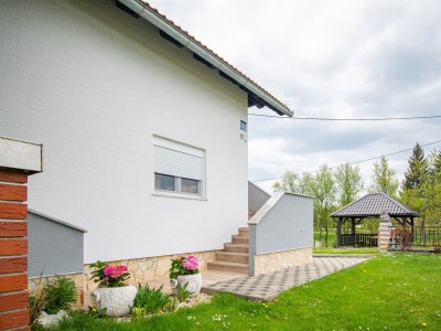 Apartment Two bedroom apartment with balcony Lipovača, Plitvice A-19450-a - Outdoor photo 17