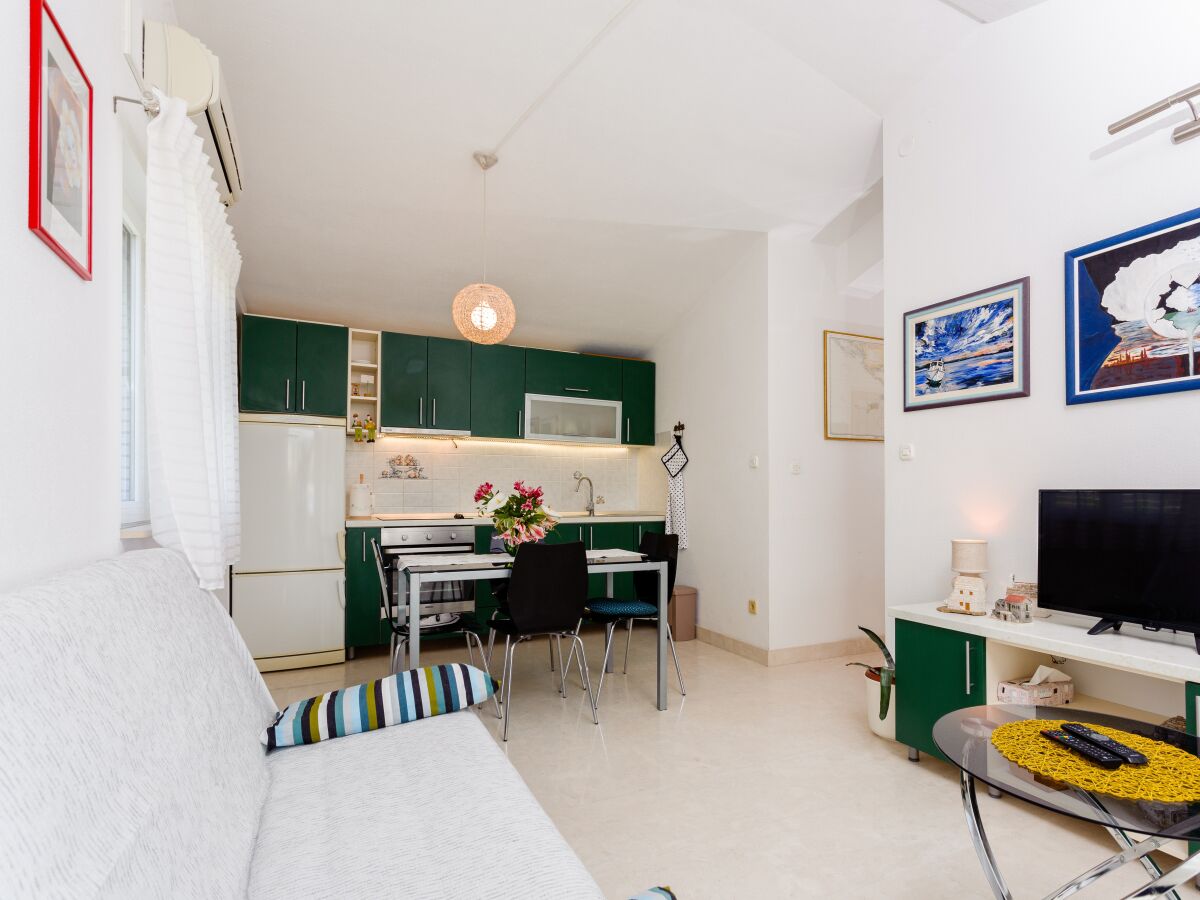 Apartment One bedroom apartment with balcony and sea view Cove Gornja Krusica, Šolta A-20021-a