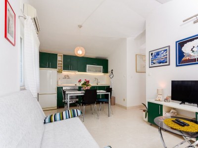 Apartment One bedroom apartment with balcony and sea view Cove Gornja Krusica, Šolta A-20021-a in Stomorska - Apartment