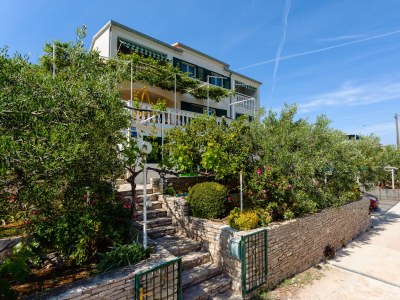 Apartment One bedroom apartment with balcony and sea view Cove Gornja Krusica, Šolta A-20021-a - Outdoor photo 2