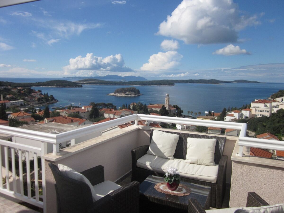 Apartment One bedroom apartment with terrace and sea view Hvar A-20114-c