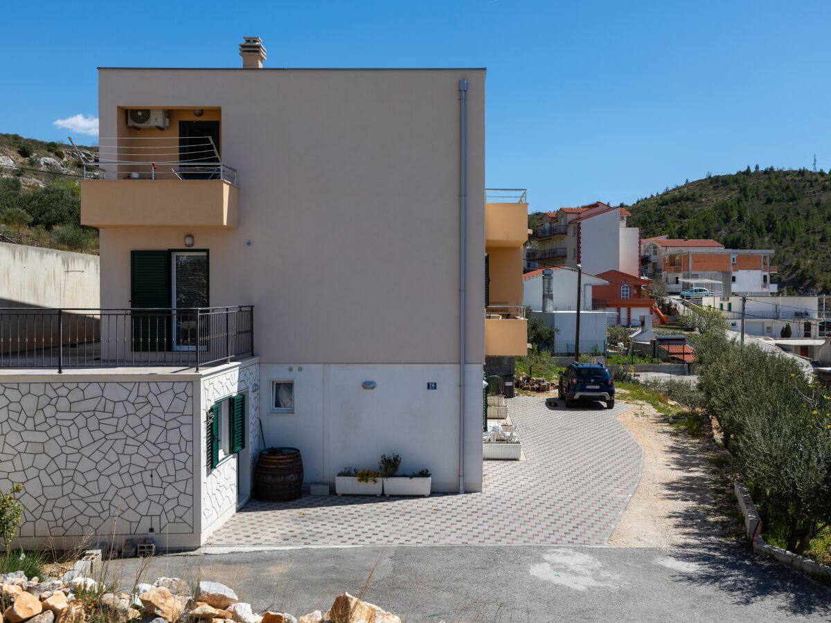 Apartment One bedroom apartment with balcony and sea view Dugi Rat, Omiš A-19516-a - Outdoor photo 3