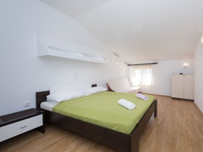 Apartment Two bedroom apartment near beach Baška, Krk A-19518-b - Outdoor photo 7