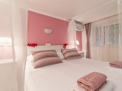 Apartment Two bedroom apartment with terrace Banjol, Rab A-19804-a - Outdoor photo 28