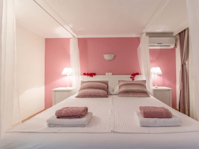 Apartment Two bedroom apartment with terrace Banjol, Rab A-19804-a - Outdoor photo 30