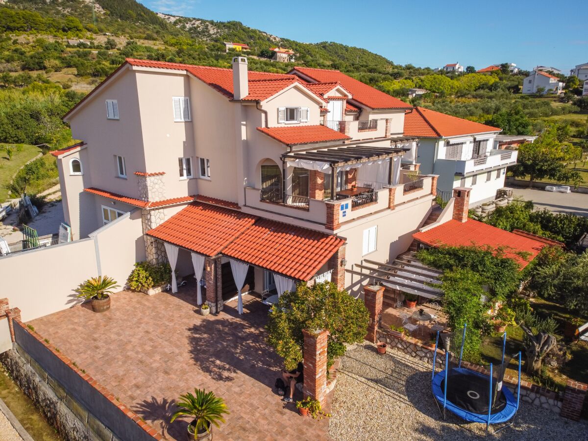 Apartment Two bedroom apartment with terrace Banjol, Rab A-19804-b