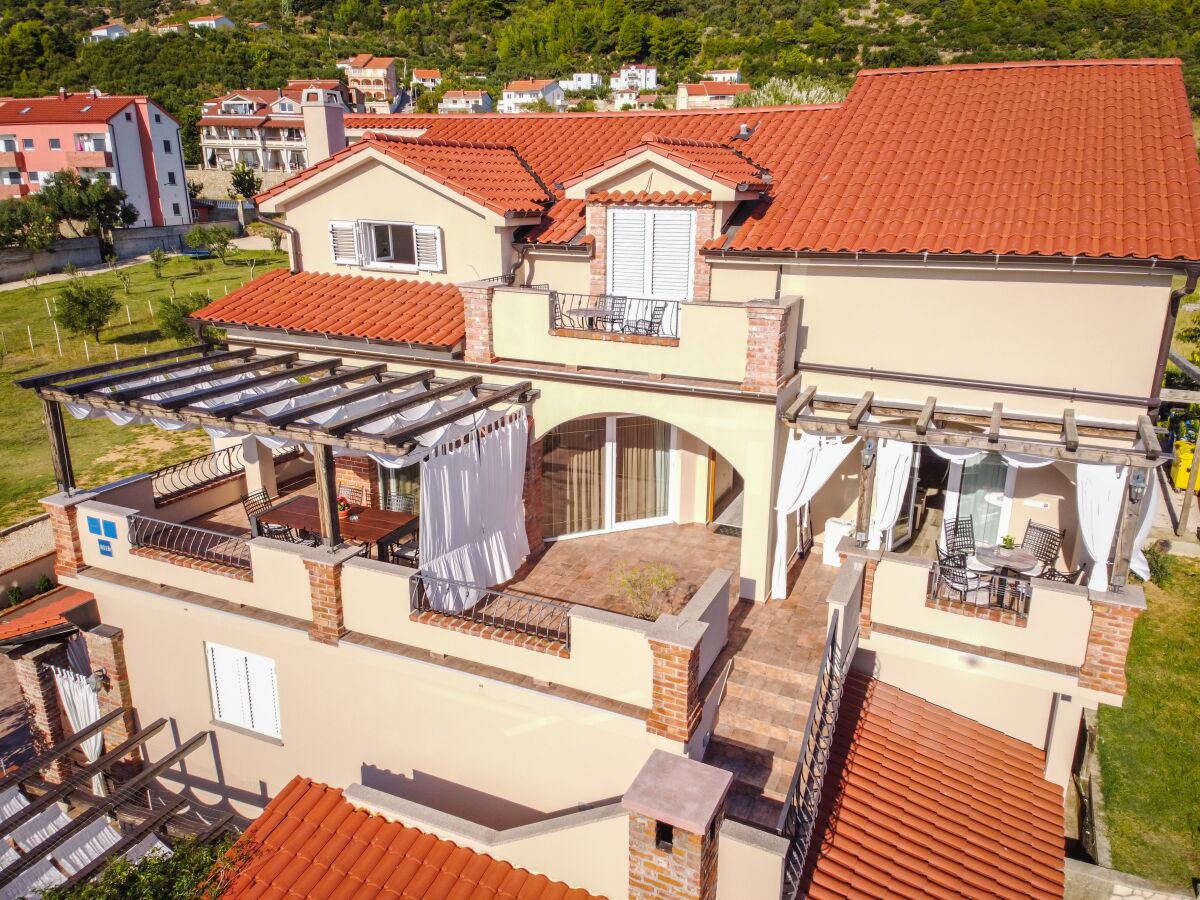 Apartment Two bedroom apartment with terrace Banjol, Rab A-19804-b - Outdoor photo 4