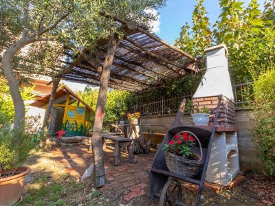 Apartment Two bedroom apartment with terrace Banjol, Rab A-19804-b - Outdoor photo 7