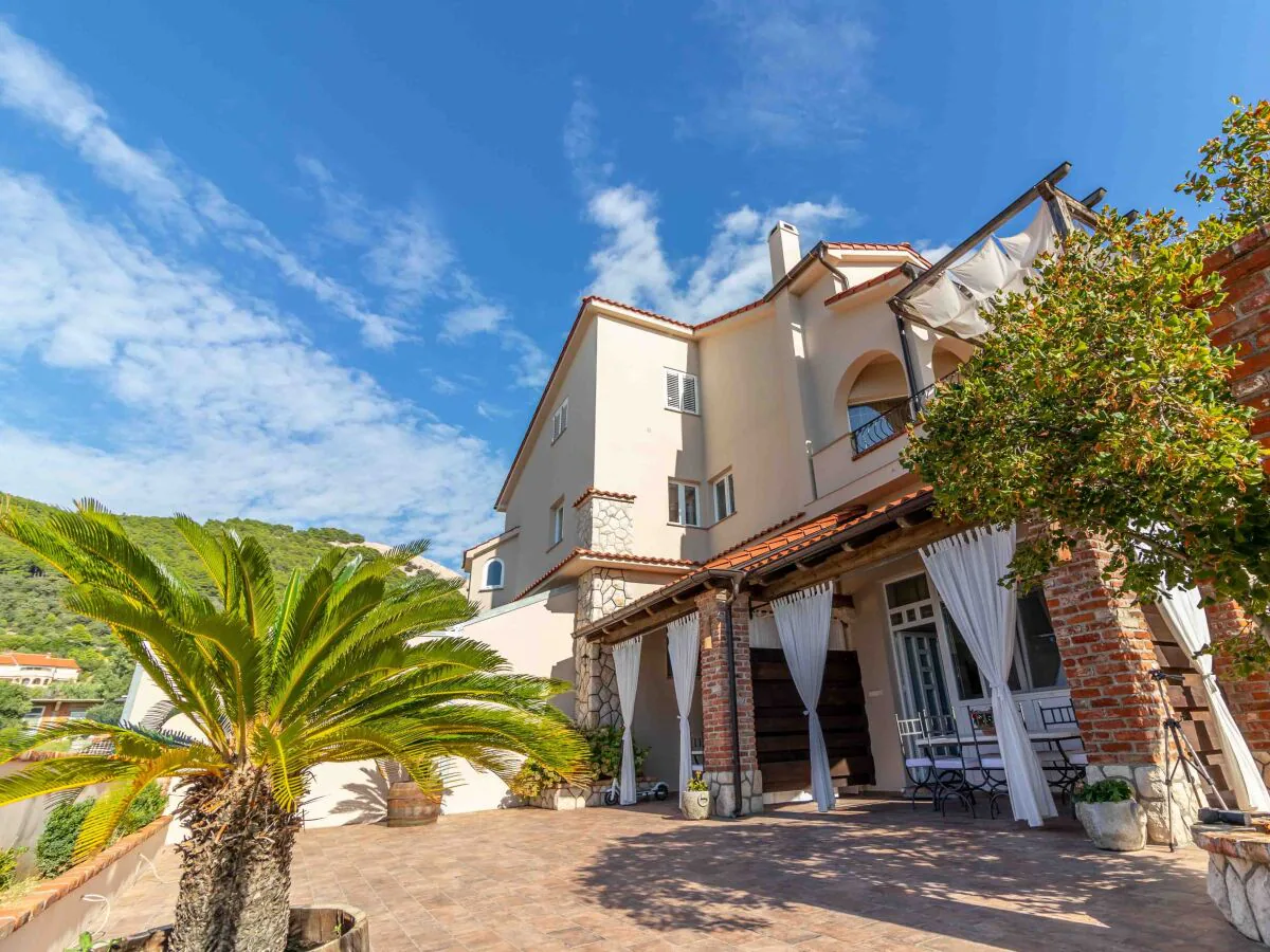 Apartment Two bedroom apartment with balcony and sea view Banjol, Rab A-19804-d - Outdoor photo 5