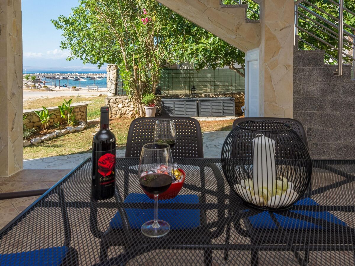 Apartment Two bedroom apartment near beach Vir - Lozice, Vir A-20202-a