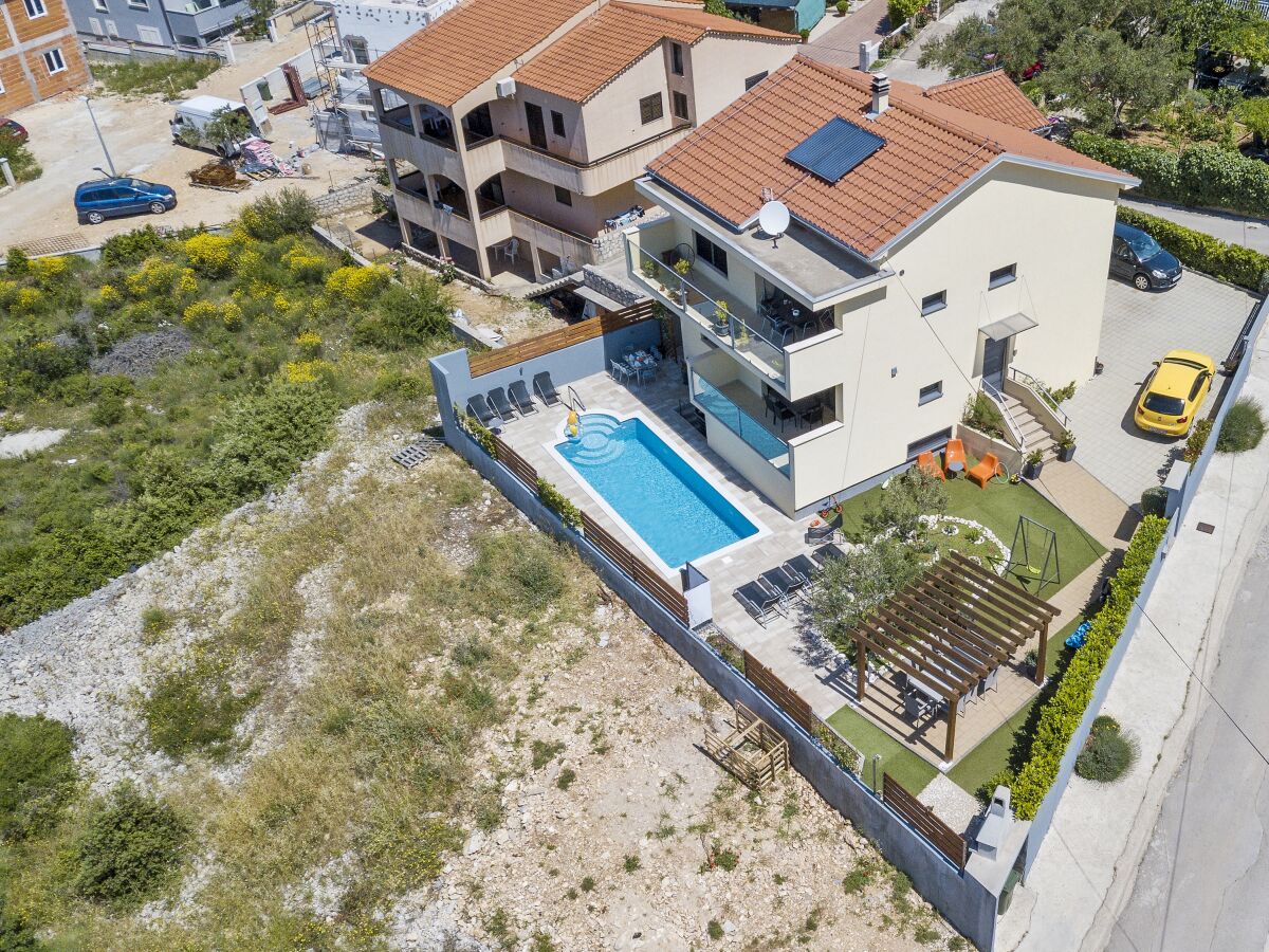 Apartment Two bedroom apartment with terrace Brodarica, Šibenik A-20248-b