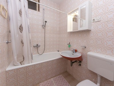 Apartment Three bedroom apartment with terrace and sea view Brela, Makarska A-20075-a - Outdoor photo 20