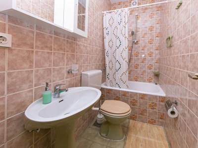 Apartment Three bedroom apartment with terrace and sea view Brela, Makarska A-20075-a - Outdoor photo 22