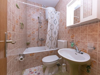 Apartment Three bedroom apartment with terrace and sea view Brela, Makarska A-20075-a - Outdoor photo 24