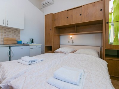 Apartment Studio flat with balcony and sea view Brela, Makarska AS-20075-a - Outdoor photo 9