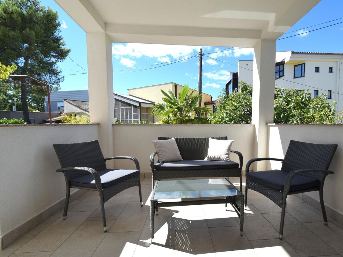 Apartment Two bedroom apartment with terrace Malinska, Krk A-20381-a