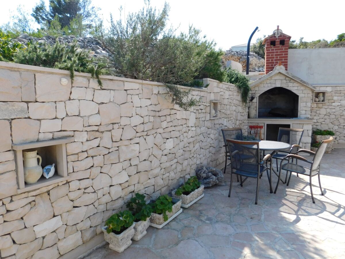 Apartment Three bedroom apartment with air-conditioning Povlja, Brač A-21089-c - Outdoor photo 3