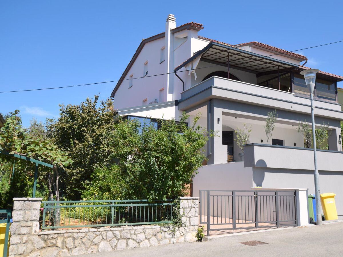 Apartment Two bedroom apartment with terrace and sea view Njivice, Krk A-20438-b - Outdoor photo 2