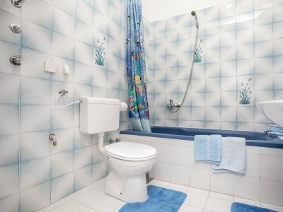 Apartment Two bedroom apartment with terrace Njivice, Krk A-20548-a - Outdoor photo 23