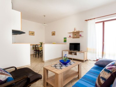 Apartment Two bedroom apartment with terrace Njivice, Krk A-20548-c - Outdoor photo 12