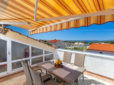 Apartment Two bedroom apartment with terrace and sea view Punat, Krk A-20553-c in Punat - Apartment