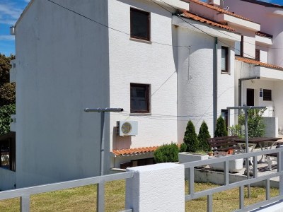 Apartment Two bedroom apartment with terrace and sea view Baška, Krk A-20424-a in Baska - Apartment