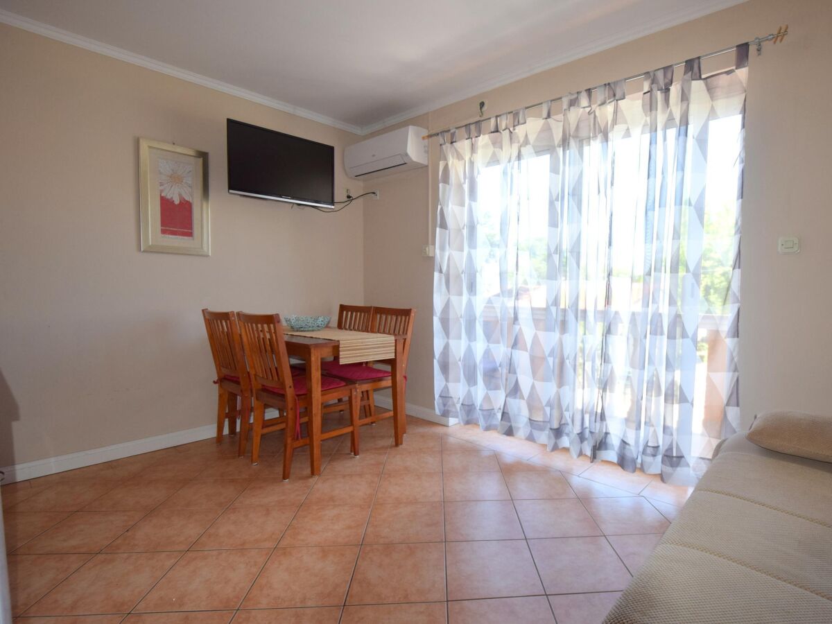 Apartment One bedroom apartment with balcony Njivice, Krk A-20447-d - Outdoor photo 4