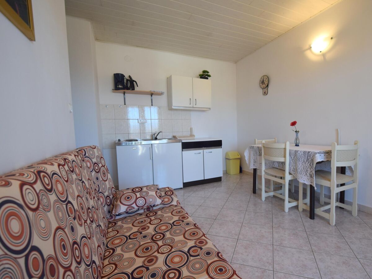 Apartment One bedroom apartment with terrace and sea view Njivice, Krk A-20462-a - Outdoor photo 4