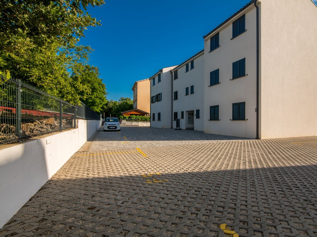 Apartment Three bedroom apartment with terrace Malinska, Krk A-20484-a - Outdoor photo 2