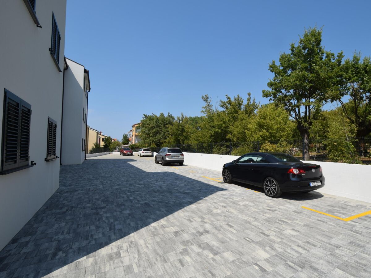 Apartment Three bedroom apartment with terrace Malinska, Krk A-20484-a - Outdoor photo 3